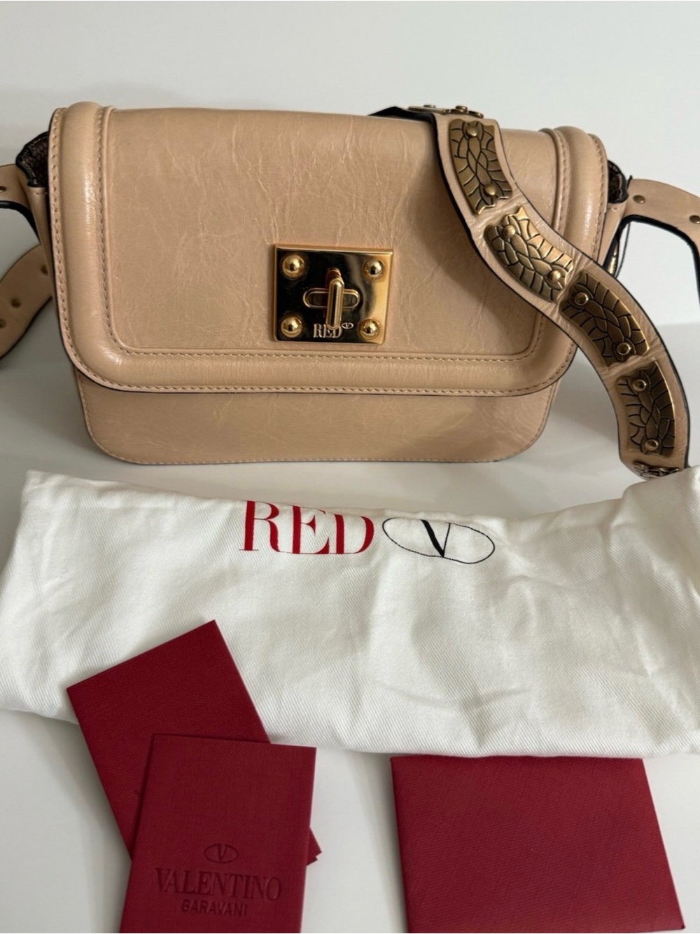 🔥NWT VALENTINO RED EMBELLISHED LEATHER SHOULDER BAG🔥